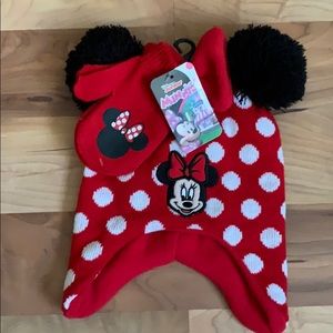 Disney Minnie Mouse knit hat and Mitten Set. NWT